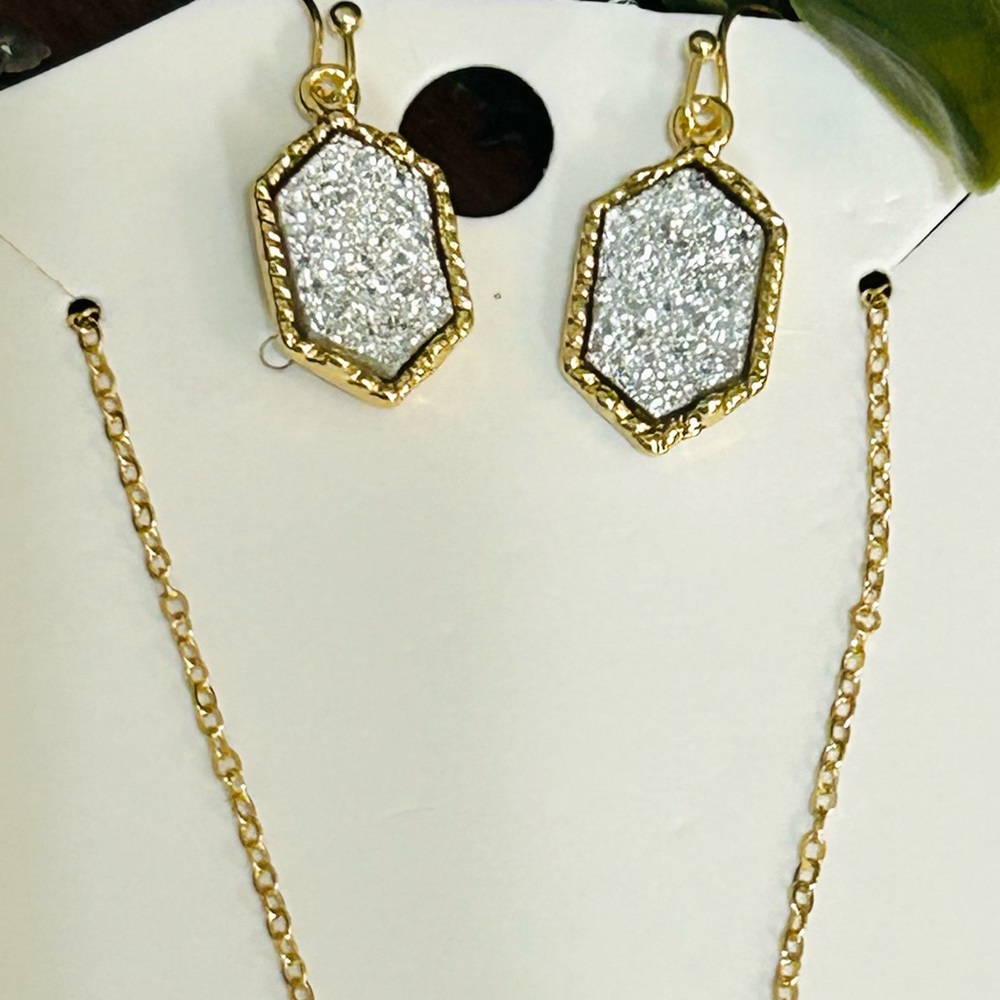 Elegant Hexagon Necklace and Earring Set - Picture 5 of 9